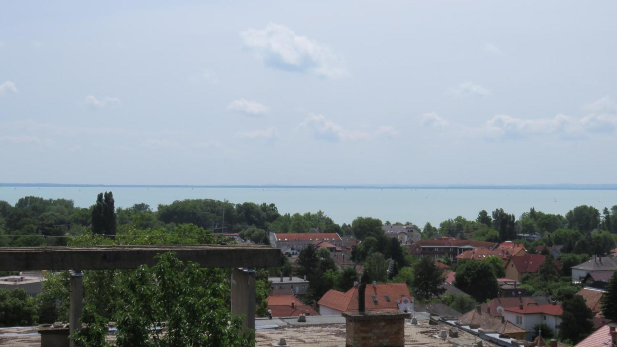Prima Porta Vendeghaz Hotel Balatonalmádi Exterior photo
