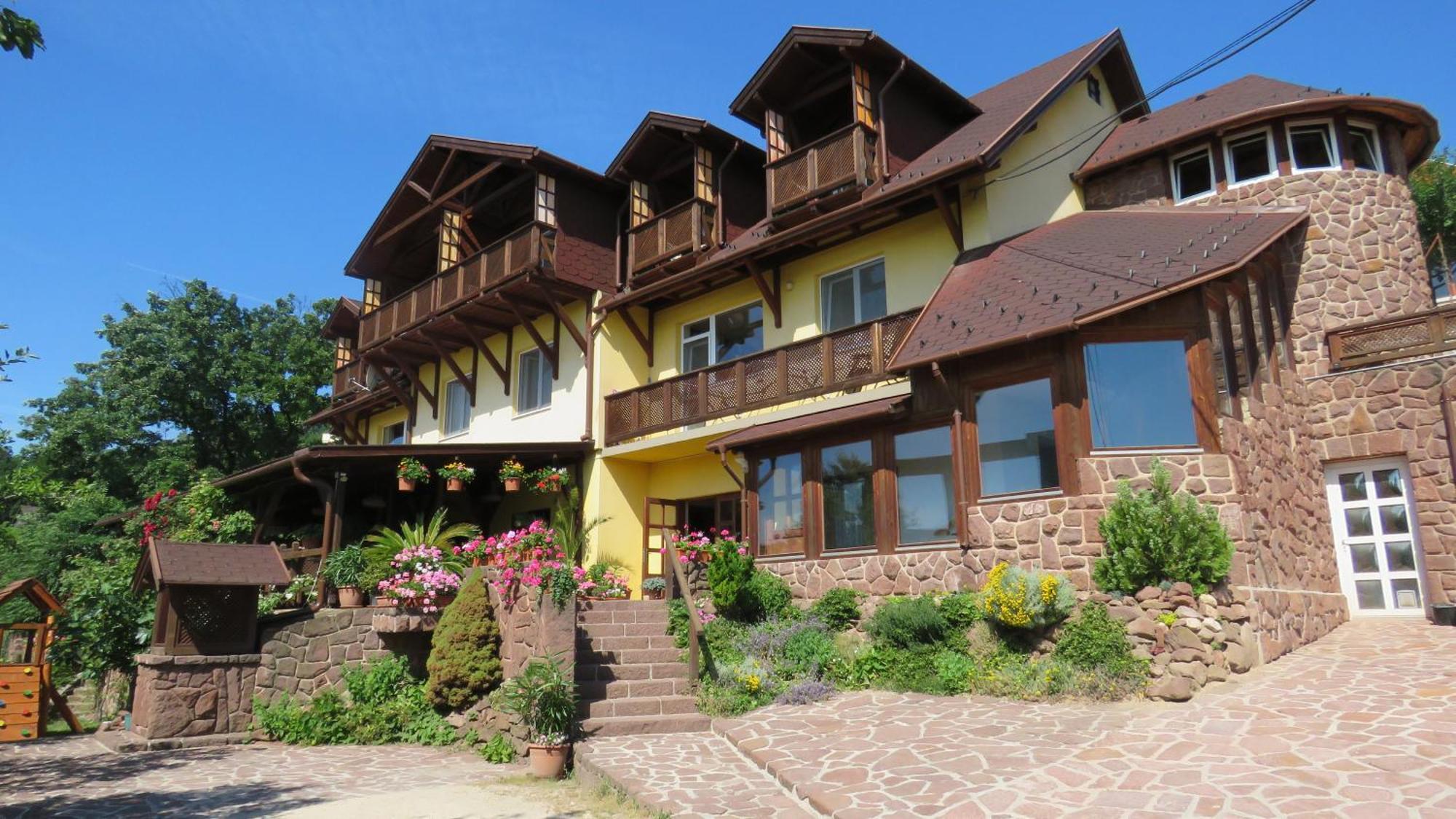 Prima Porta Vendeghaz Hotel Balatonalmádi Exterior photo